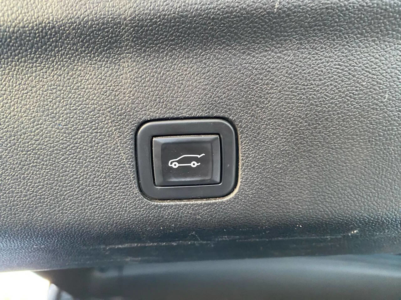 Used 2021 Chevrolet Suburban RST w/ Luxury Package image 29