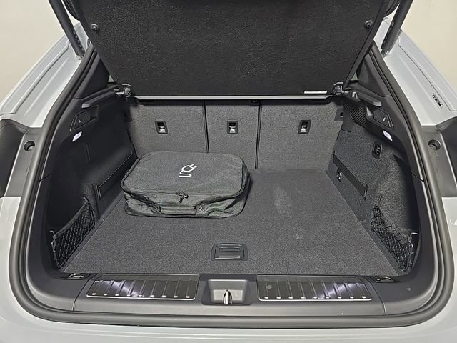 Certified 2025 Porsche Macan Electric image 14