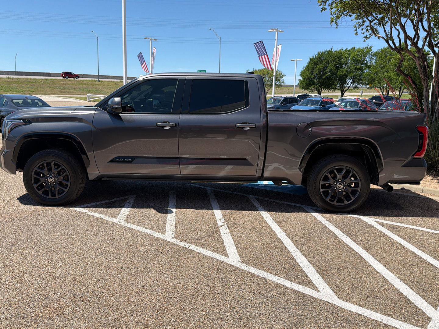Used 2022 Toyota Tundra Platinum w/ Advanced Package AWD/4WD image 7