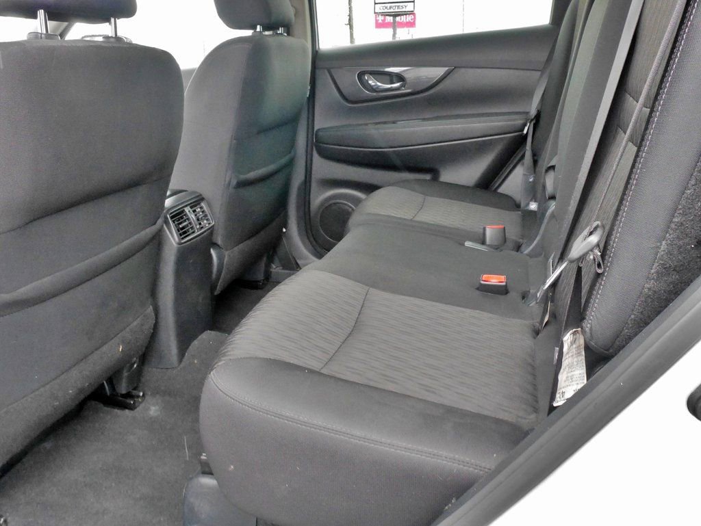 Used 2020 Nissan Rogue SV image 18