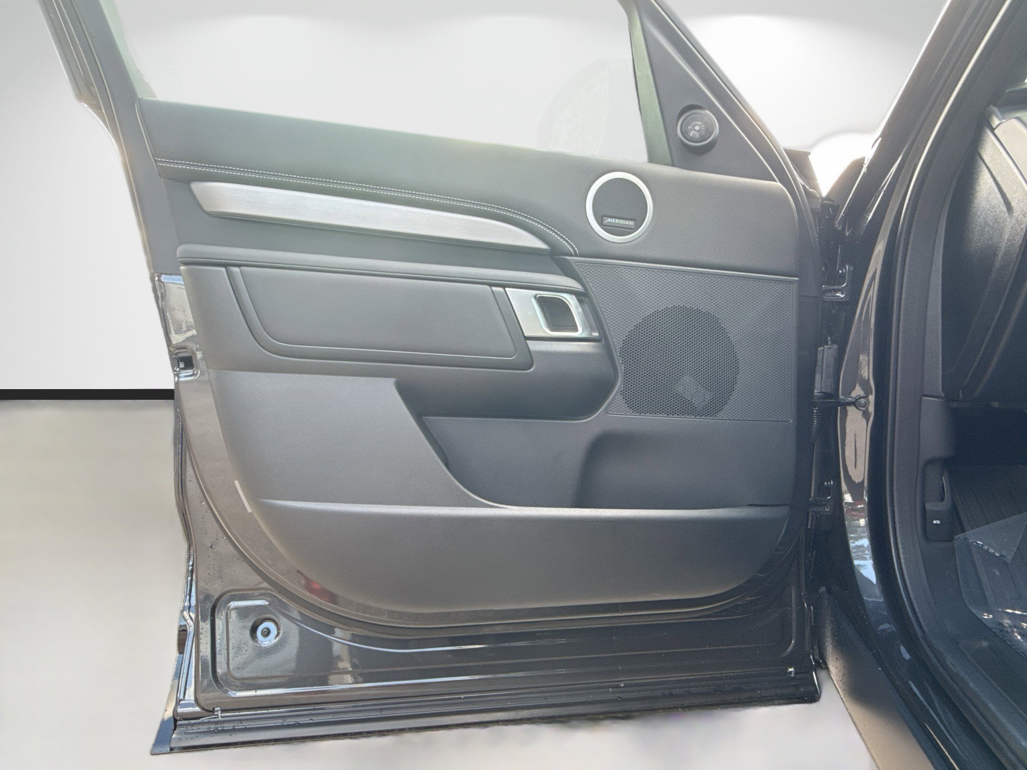 New 2026 Land Rover Discovery Limited Edition image 23