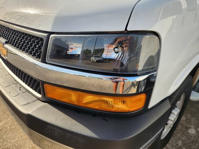 Used 2025 Chevrolet Express 2500 w/ Driver Convenience Package RWD image 6