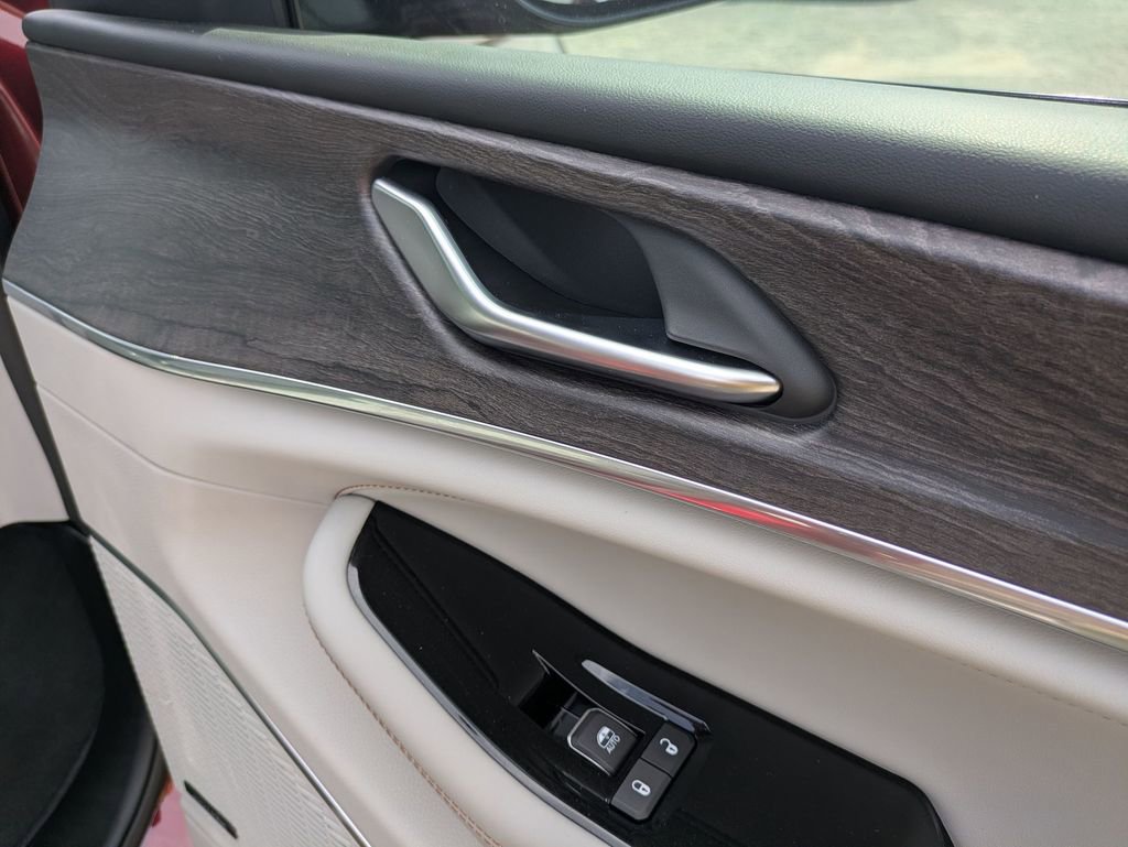 Used 2023 Jeep Grand Cherokee Overland image 35