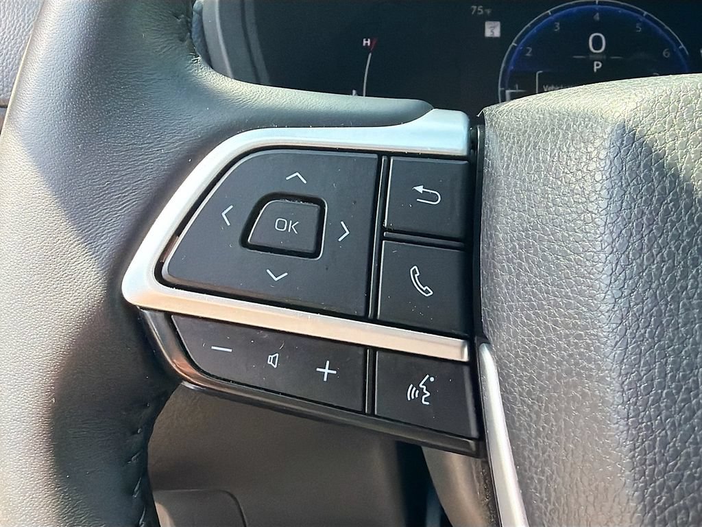 Used 2025 Toyota Grand Highlander FWD image 36