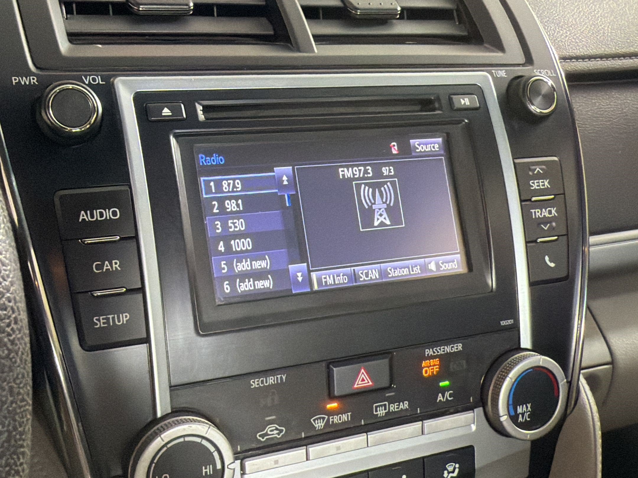 Used 2014 Toyota Camry LE FWD image 23