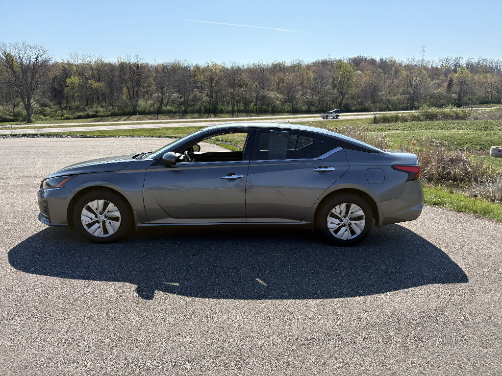 Used 2023 Nissan Altima 2.5 S FWD image 2