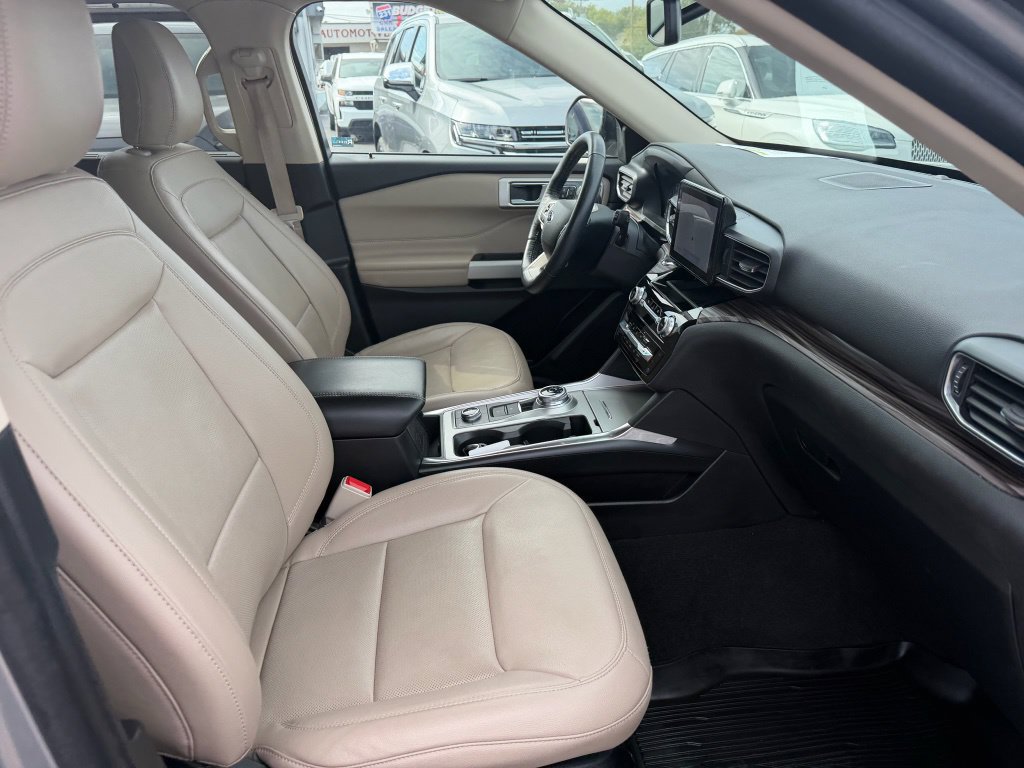 Used 2022 Ford Explorer Limited w/ Hybrid Equipment Group 310A AWD/4WD image 16