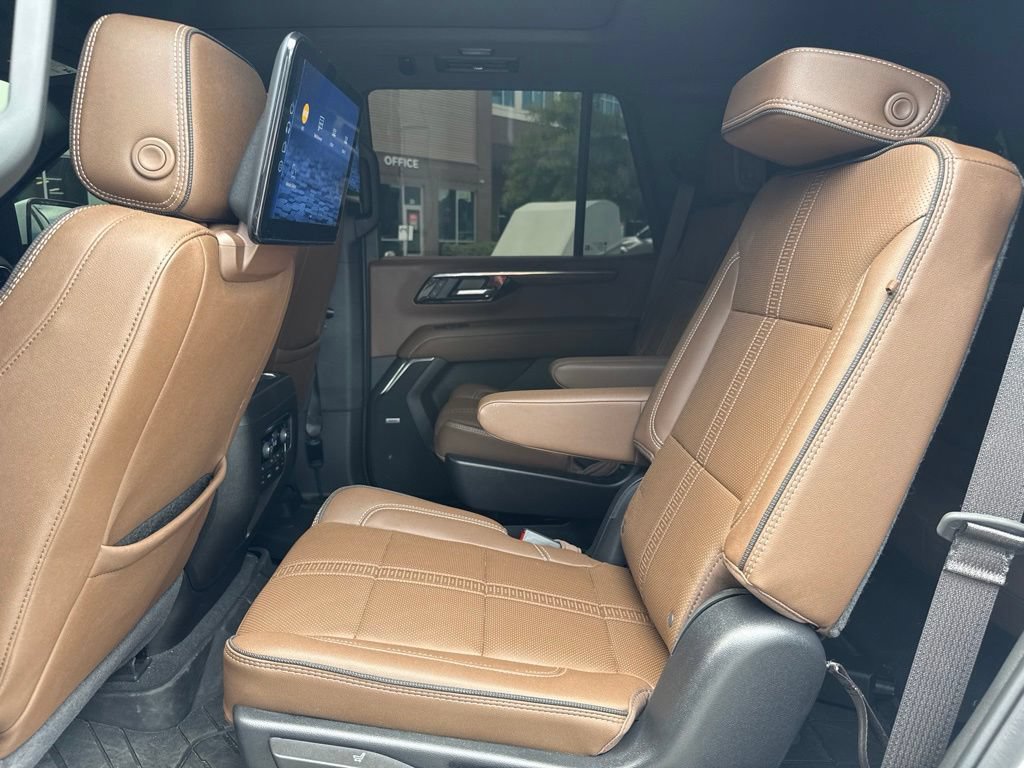 Used 2025 Chevrolet Tahoe High Country AWD/4WD image 21