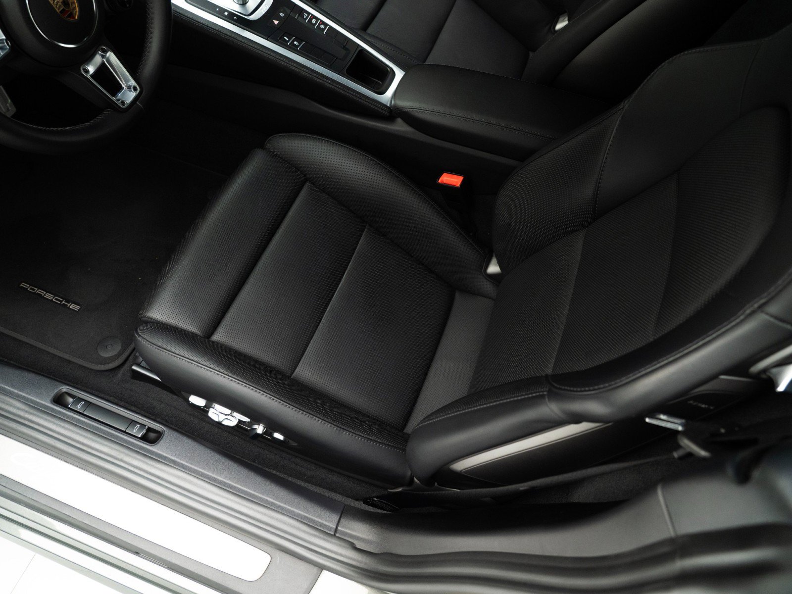 Certified 2025 Porsche 718 Cayman GTS RWD image 17
