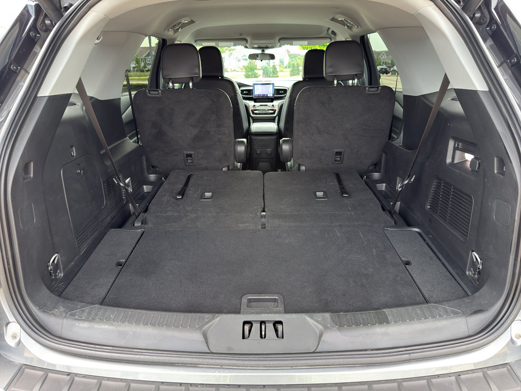 Used 2023 Ford Explorer XLT w/ Equipment Group 202A AWD/4WD image 40