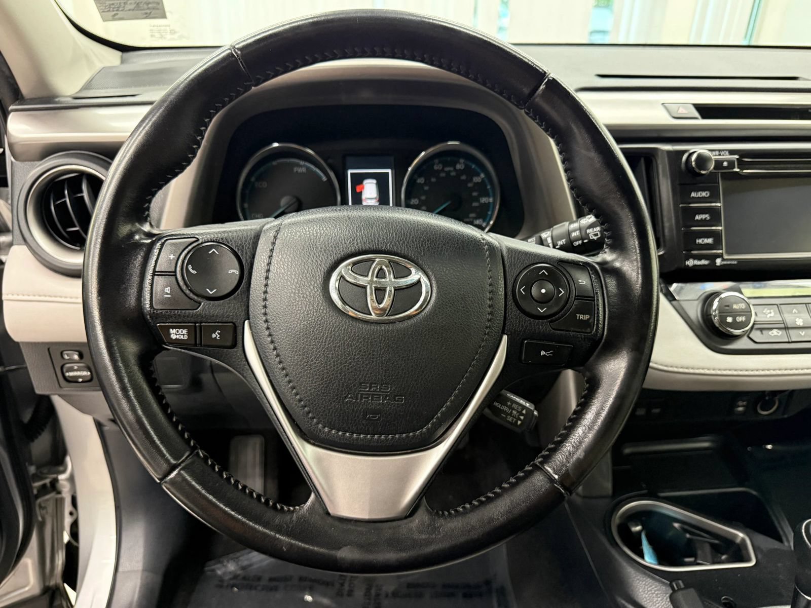 Used 2017 Toyota RAV4 XLE AWD/4WD image 28