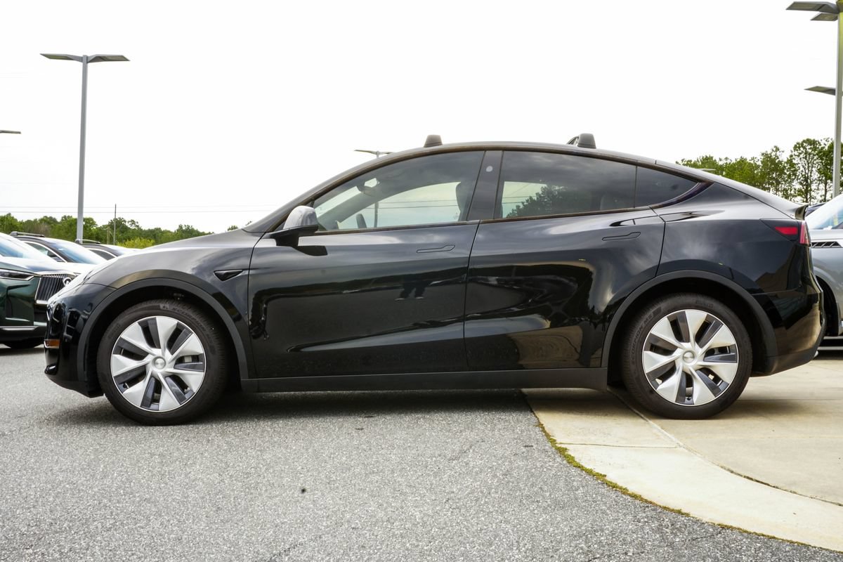 Used 2024 Tesla Model Y Long Range AWD/4WD image 8