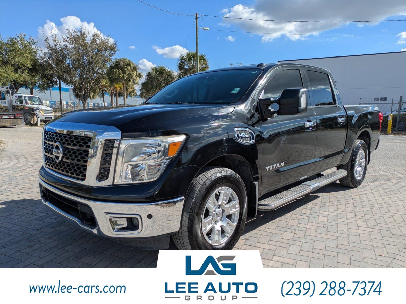Used 2017 Nissan Titan SV AWD/4WD image 6