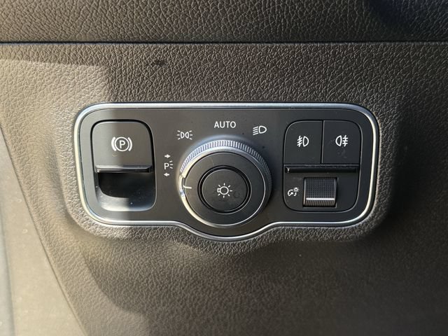 Used 2021 Mercedes-Benz GLB 250 image 22