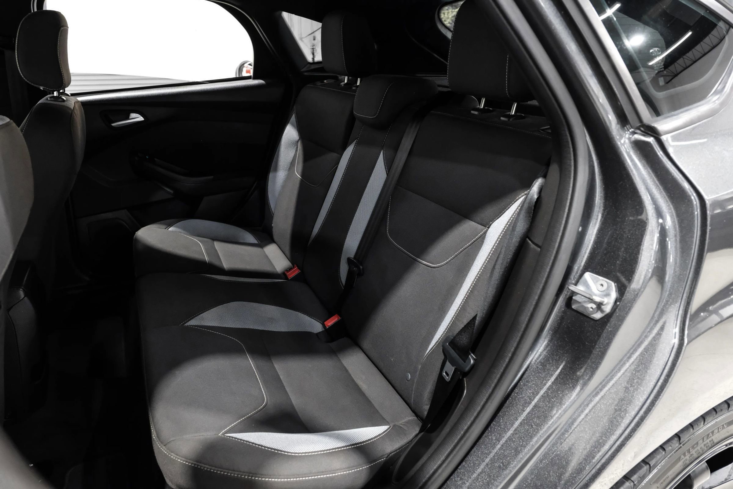 Used 2018 Ford Focus ST image 40