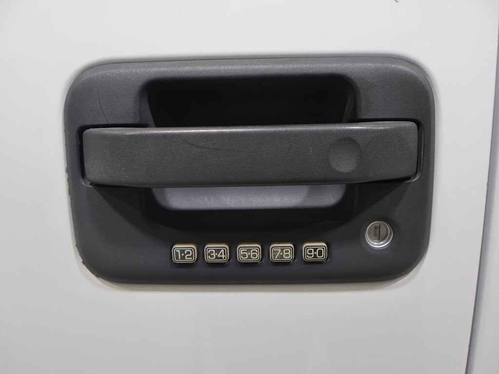 Used 2005 Ford F150 Lariat AWD/4WD image 11