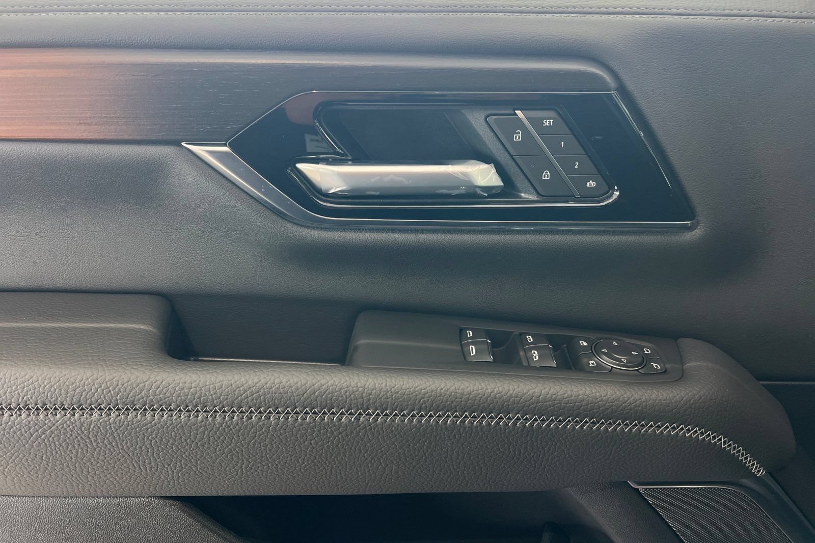 New 2026 GMC Yukon Denali AWD/4WD image 8