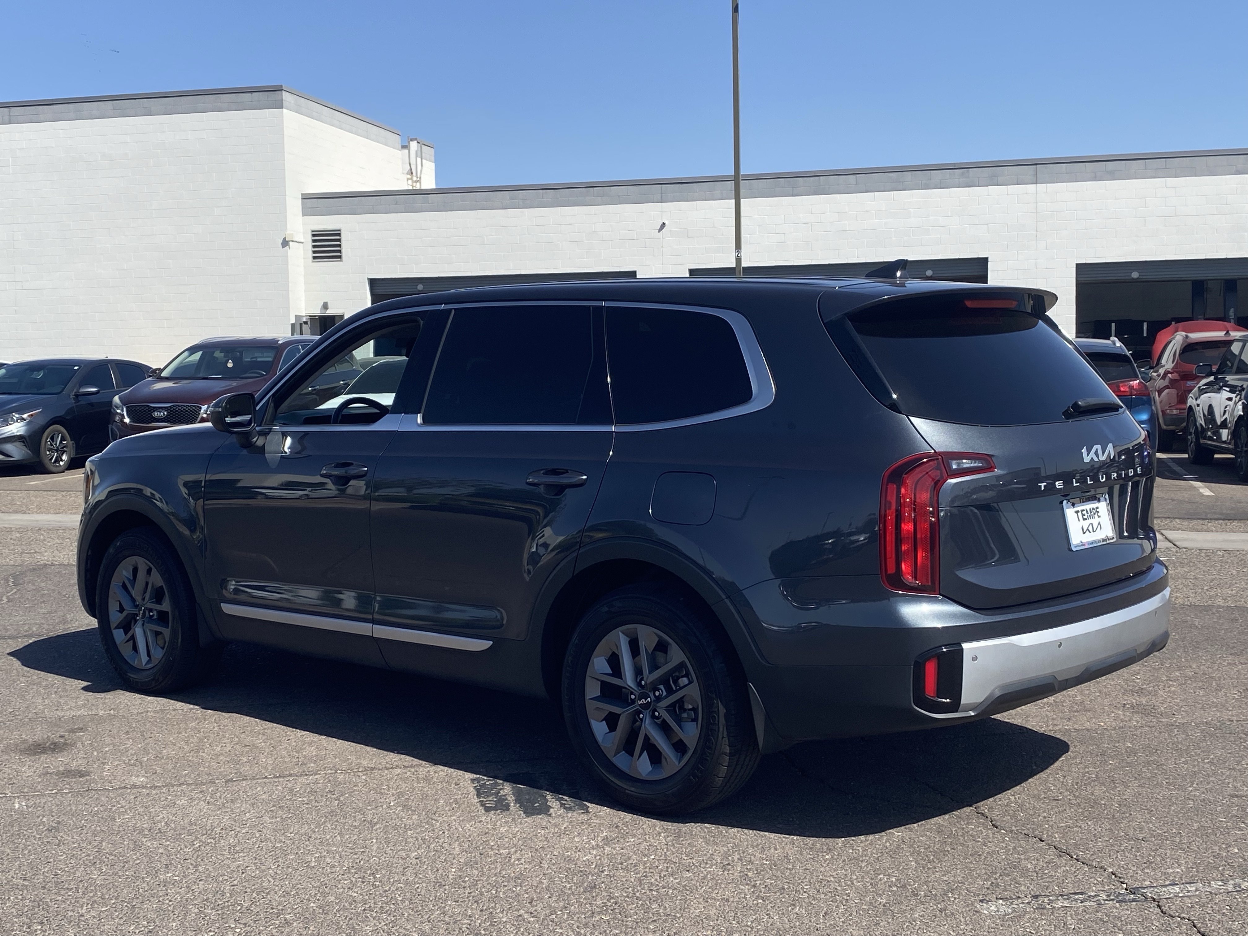 Certified 2024 Kia Telluride LX FWD image 4