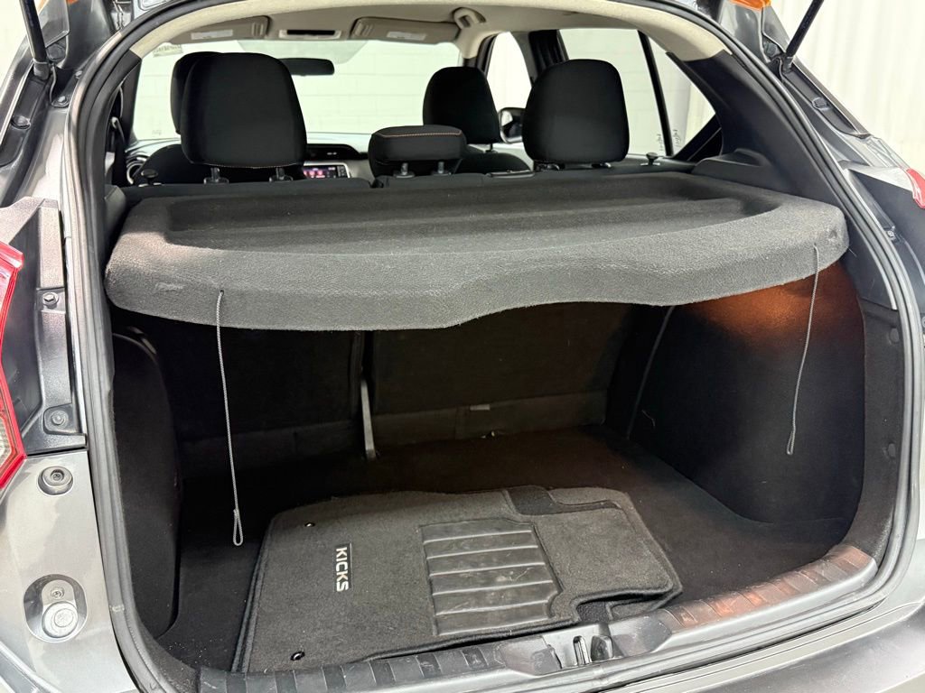 Used 2019 Nissan Kicks SR image 25