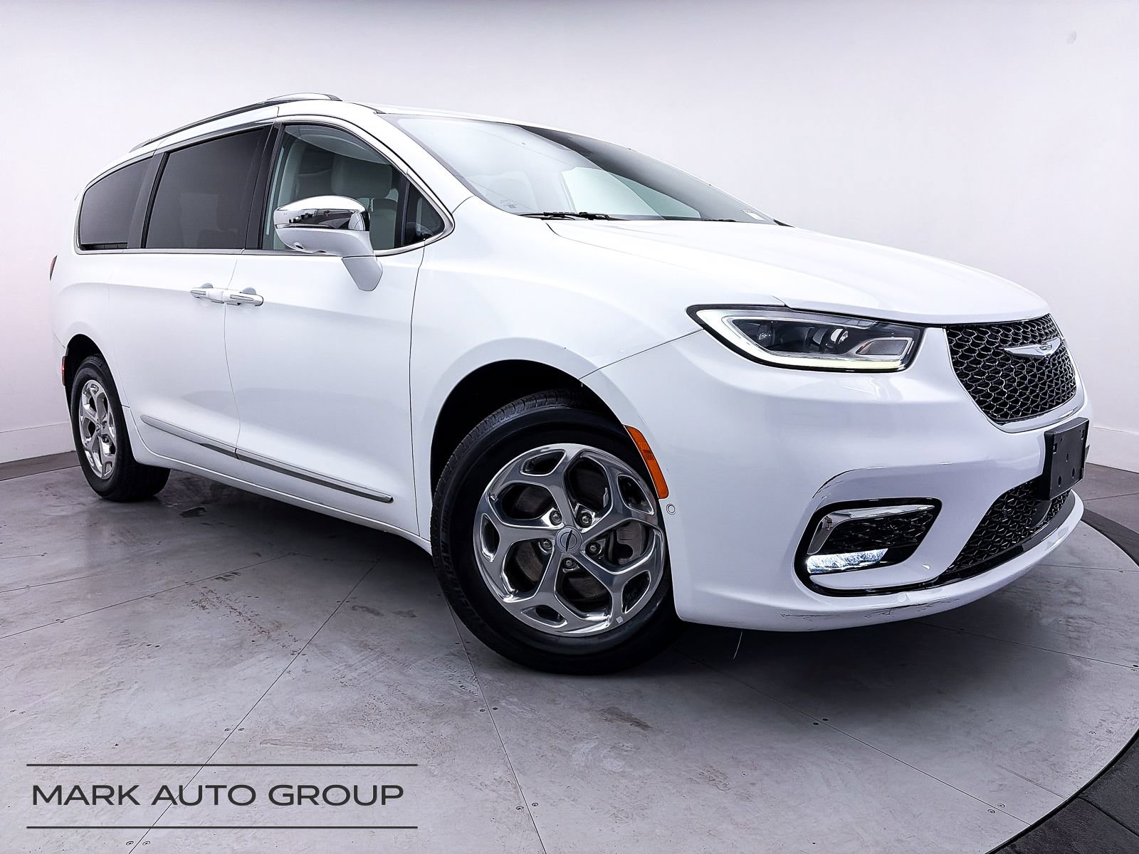 Used 2021 Chrysler Pacifica Limited w/ Premium & Safety Sphere Group image 1