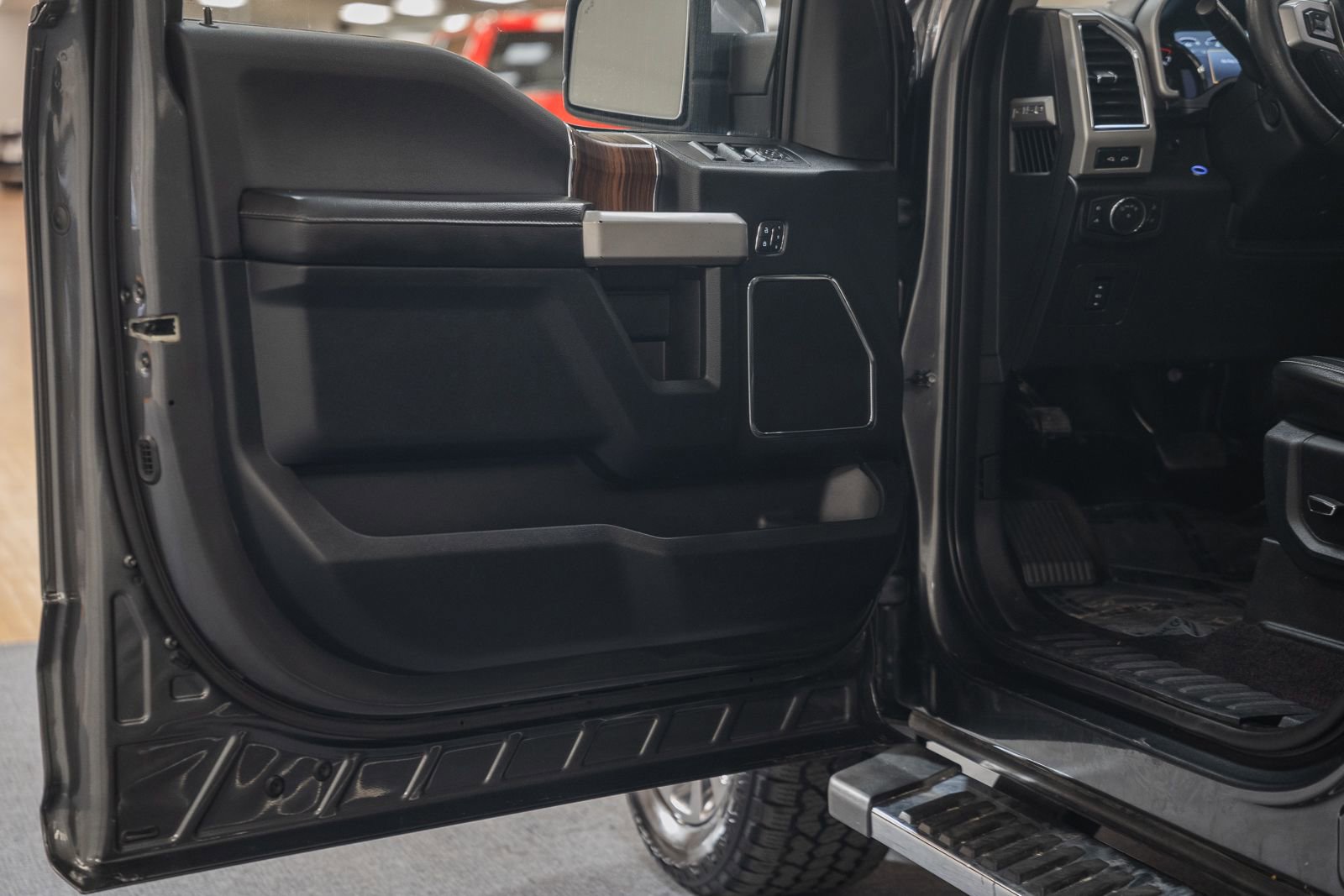 Used 2017 Ford F150 Lariat w/ Equipment Group 502A Luxury image 50