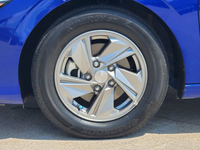 Used 2025 Hyundai Elantra SE FWD image 10