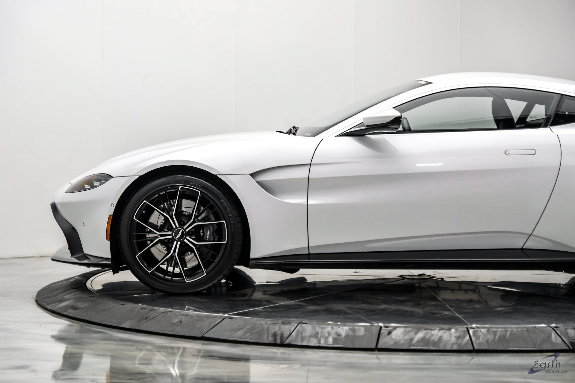 Used 2022 Aston Martin V8 Vantage Coupe RWD image 10