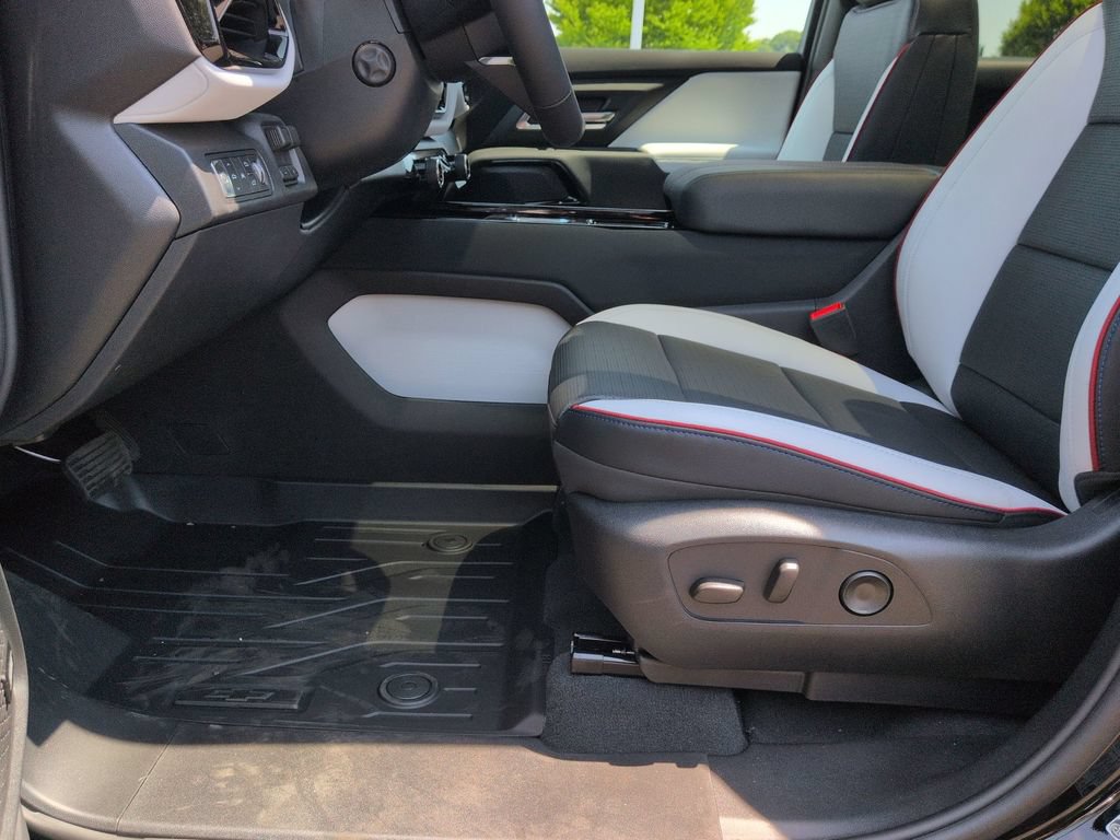 New 2026 Chevrolet Silverado EV 4x4 Crew Cab image 28