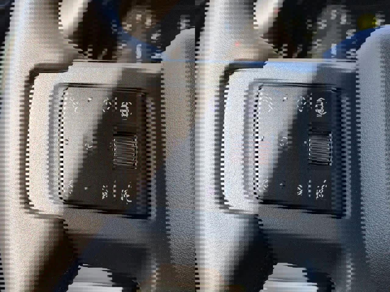 New 2026 Land Rover Defender 110 X-Dynamic SE image 25