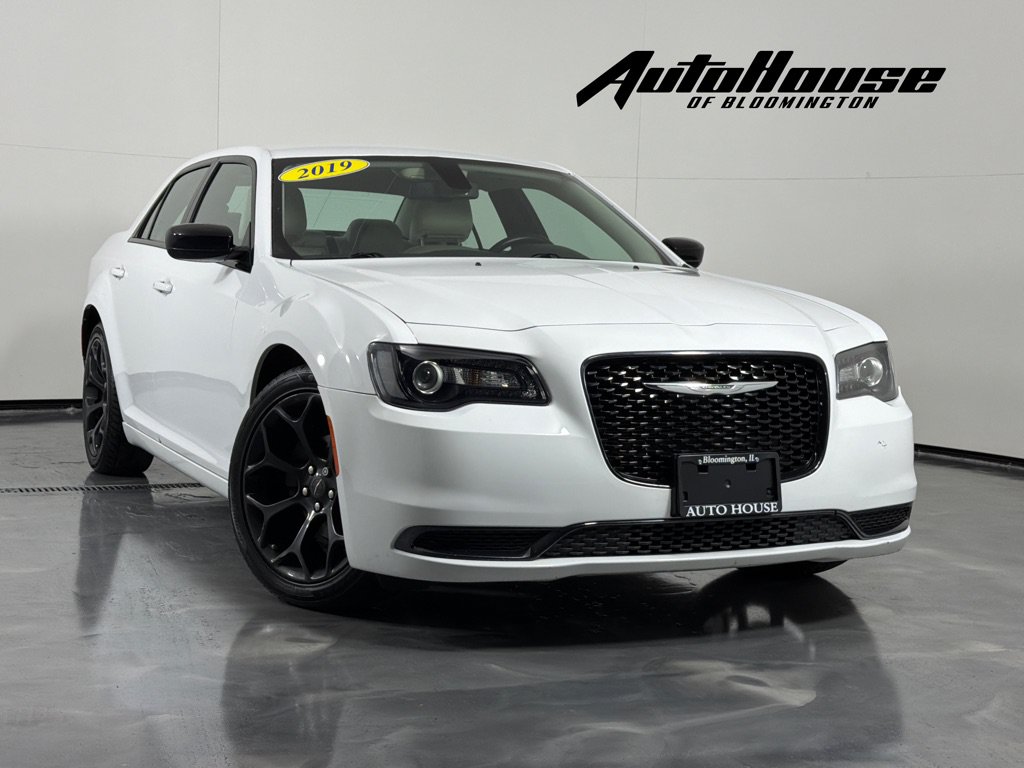 Used 2019 Chrysler 300 Touring w/ Sport Appearance Package RWD image 1