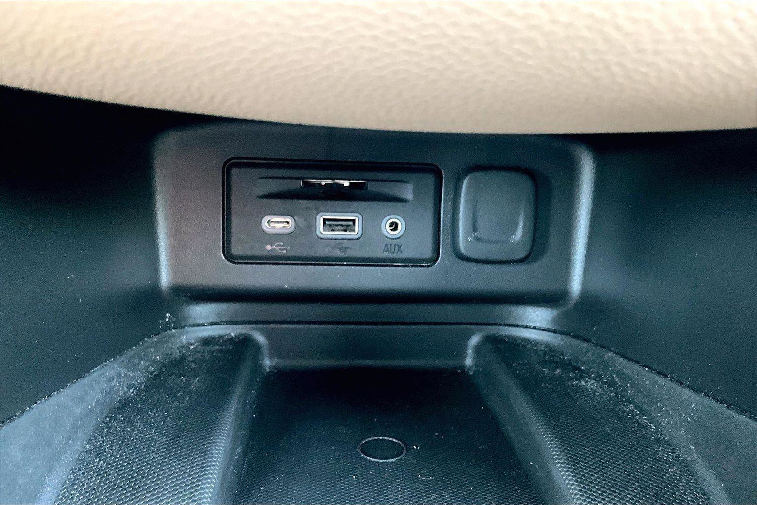 Used 2023 Chevrolet Equinox Premier image 32