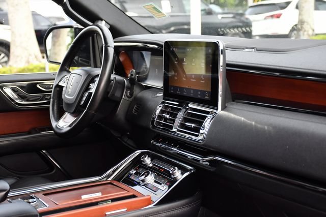 Used 2020 Lincoln Navigator Reserve RWD image 32