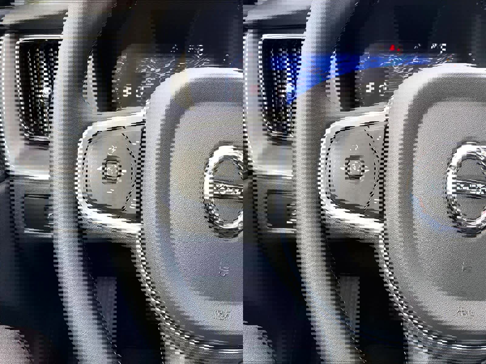 Used 2025 Volvo XC60 B5 Core AWD/4WD image 20