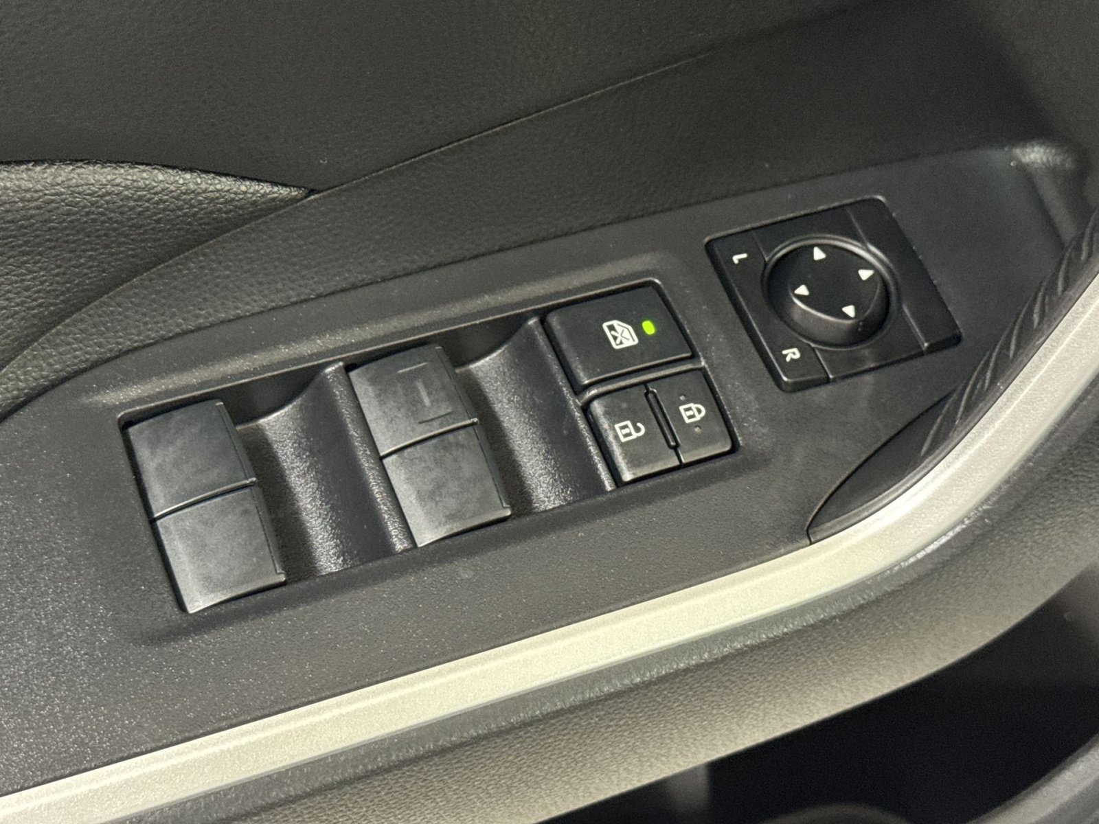Used 2025 Toyota RAV4 LE AWD/4WD image 27