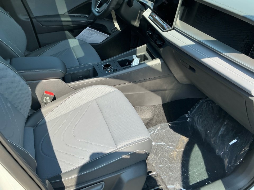 New 2026 Volkswagen Tiguan SE R-Line FWD image 27