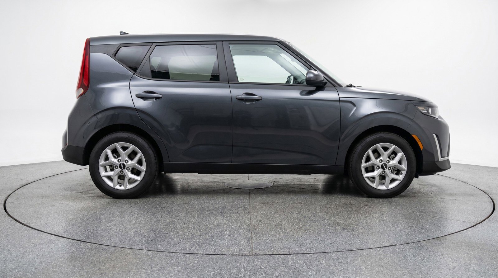 Used 2025 Kia Soul LX w/ LX Technology Package FWD image 11