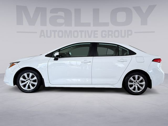 Used 2025 Toyota Corolla LE image 2