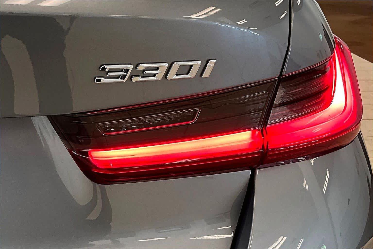 Used 2024 BMW 330i Sedan w/ Premium Package RWD image 28