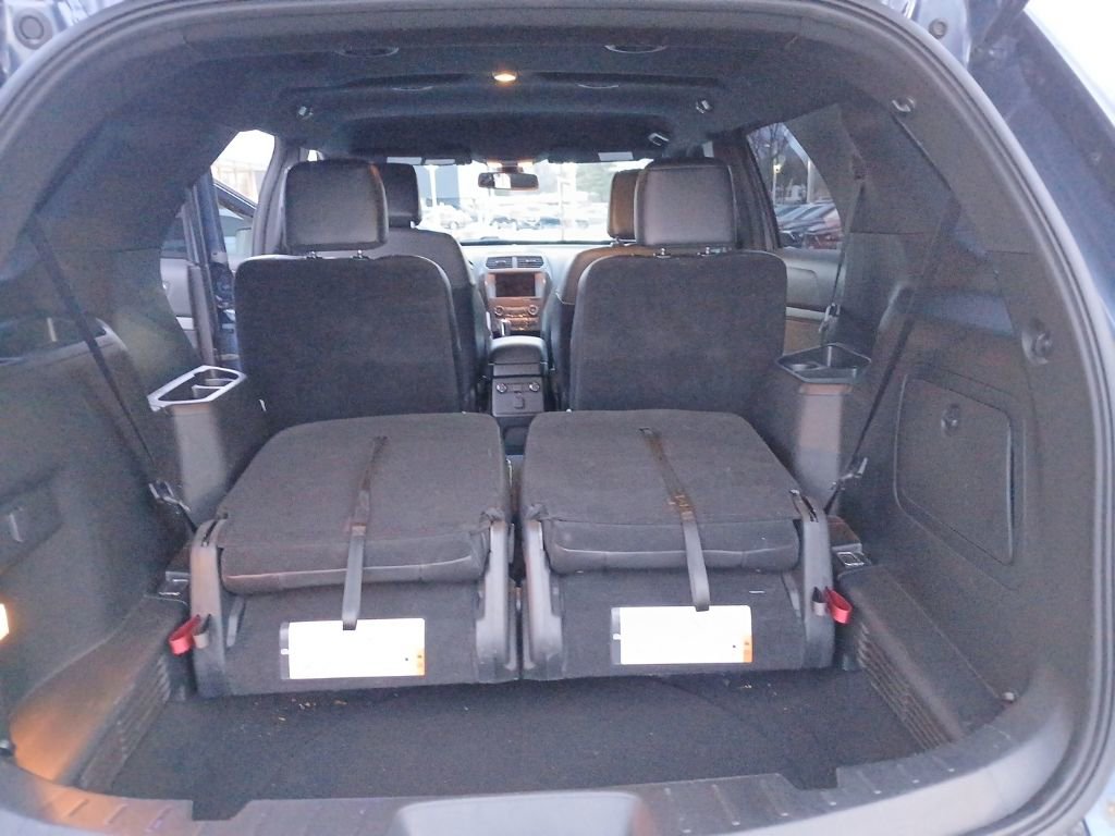 Used 2019 Ford Explorer XLT w/ XLT Sport Appearance Package image 32