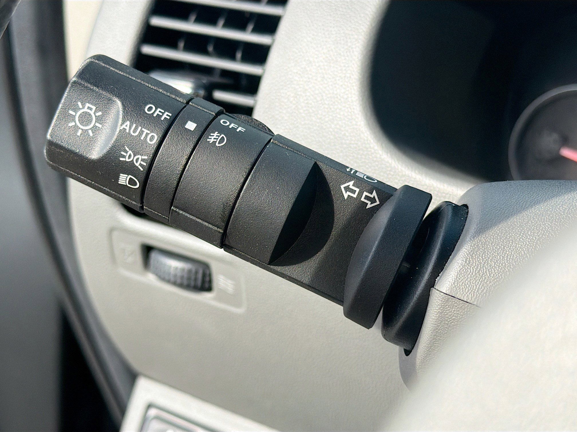 Used 2013 Nissan Frontier SL w/ Moonroof Pkg image 31