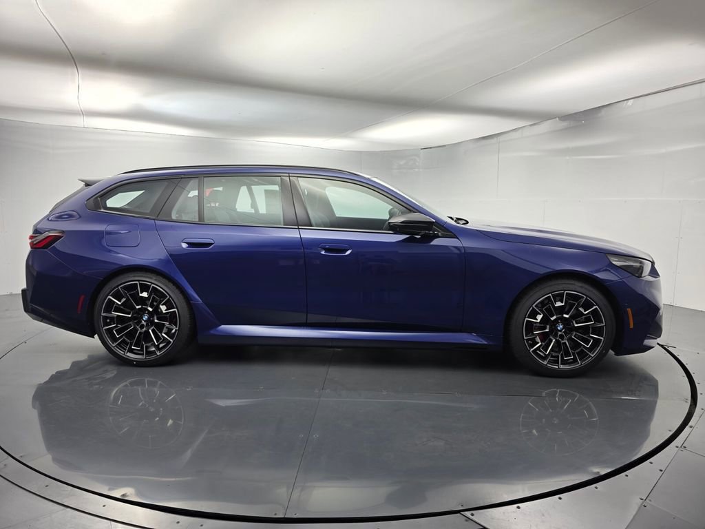 New 2026 BMW M5 Touring image 3