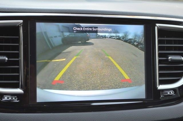 Used 2024 Chrysler Pacifica Touring-L image 28