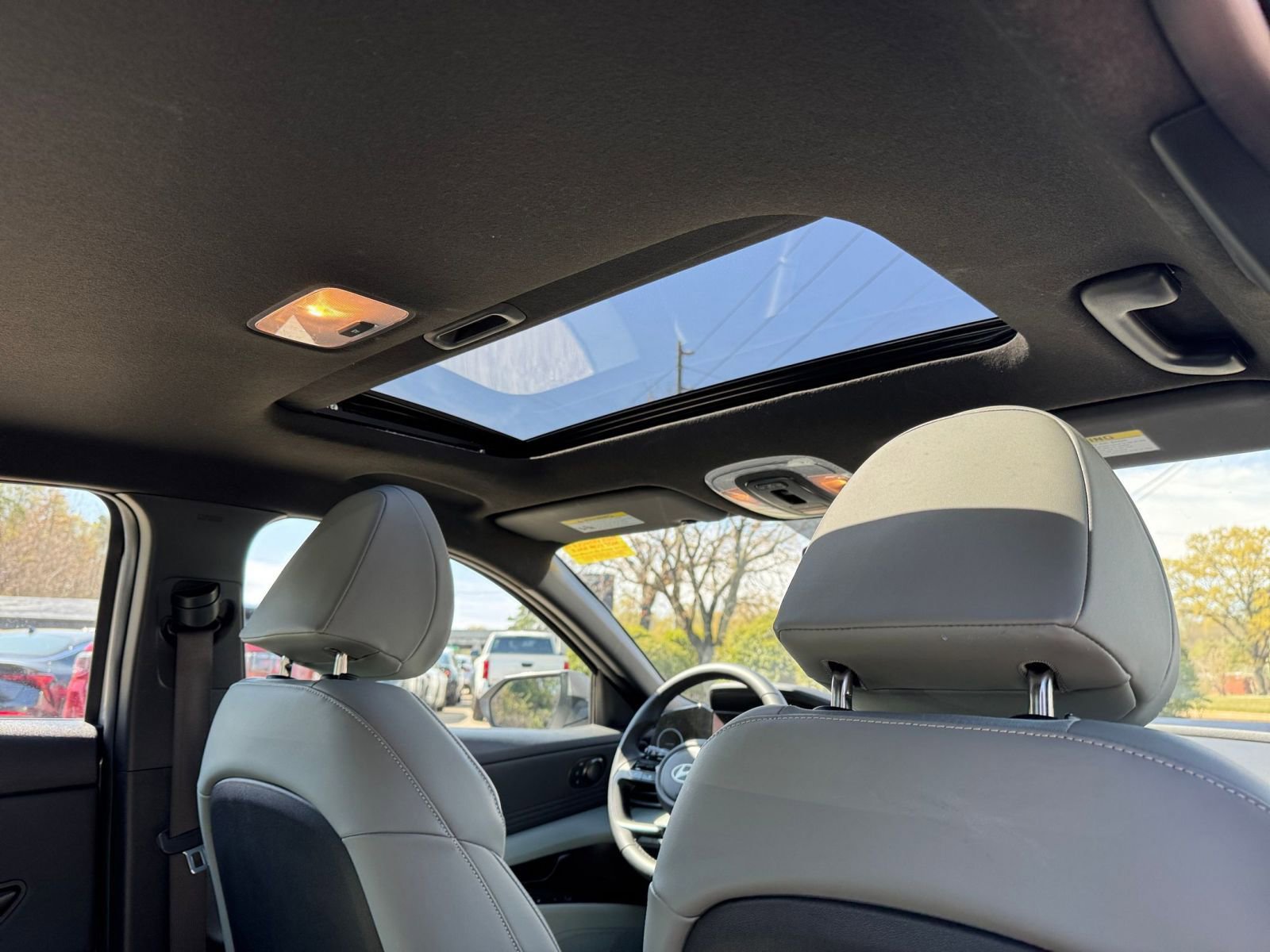 Used 2025 Hyundai Elantra Limited image 24