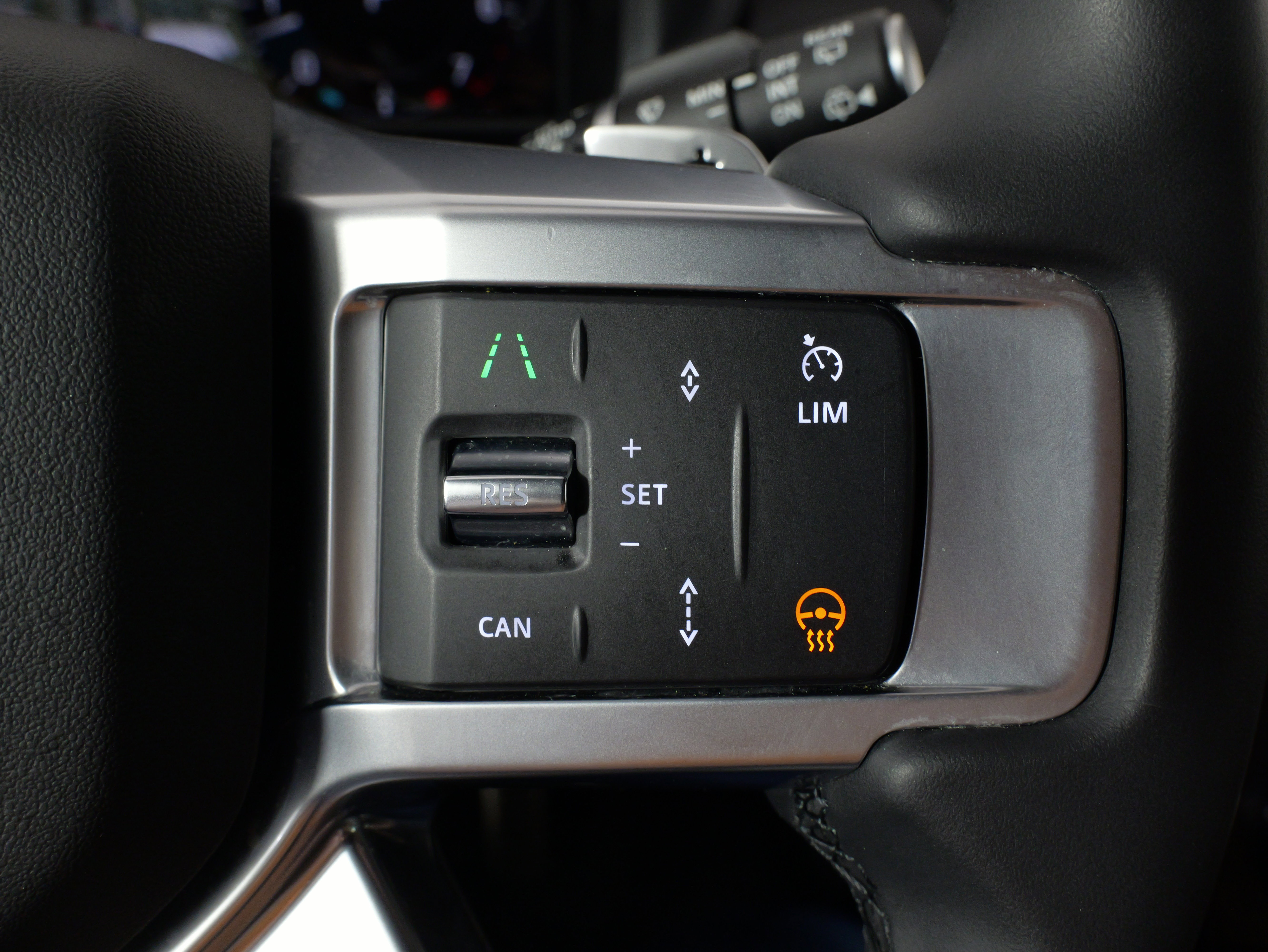 Used 2024 Land Rover Discovery Dynamic SE image 53