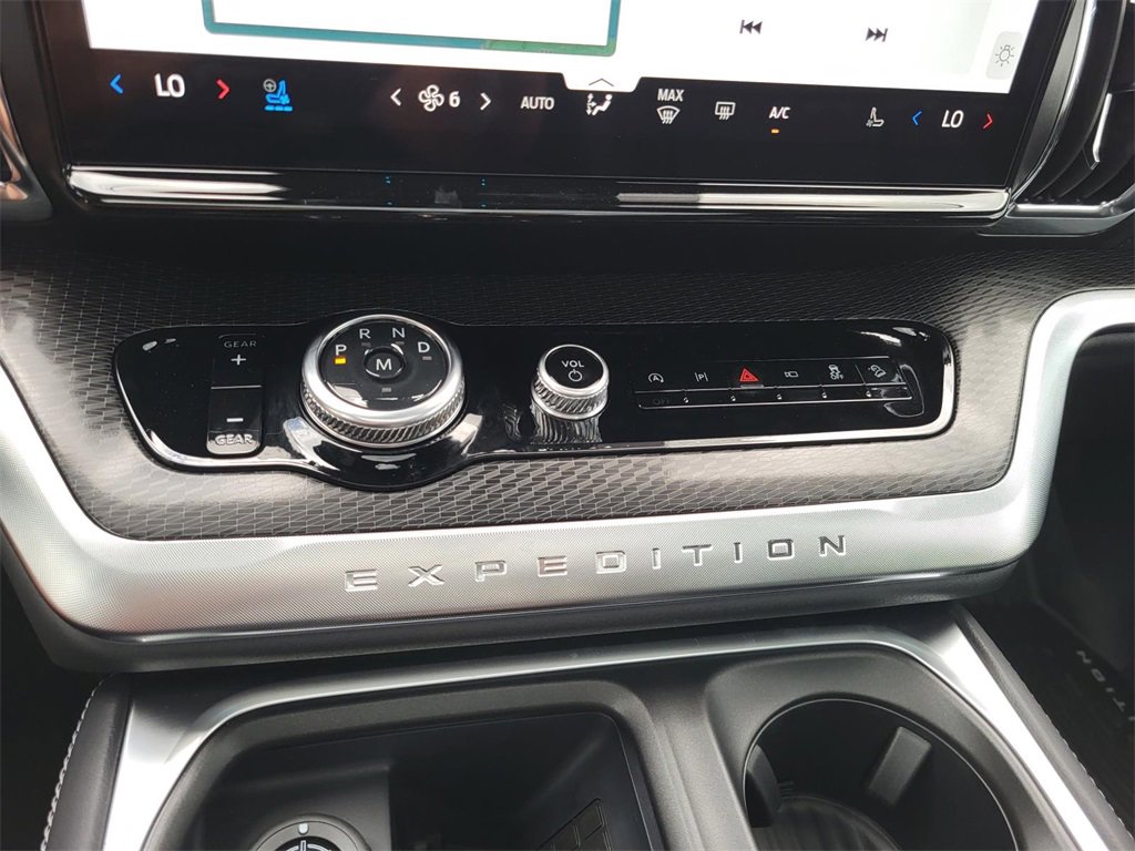 New 2025 Ford Expedition Platinum w/ Stealth Performance Package image 22