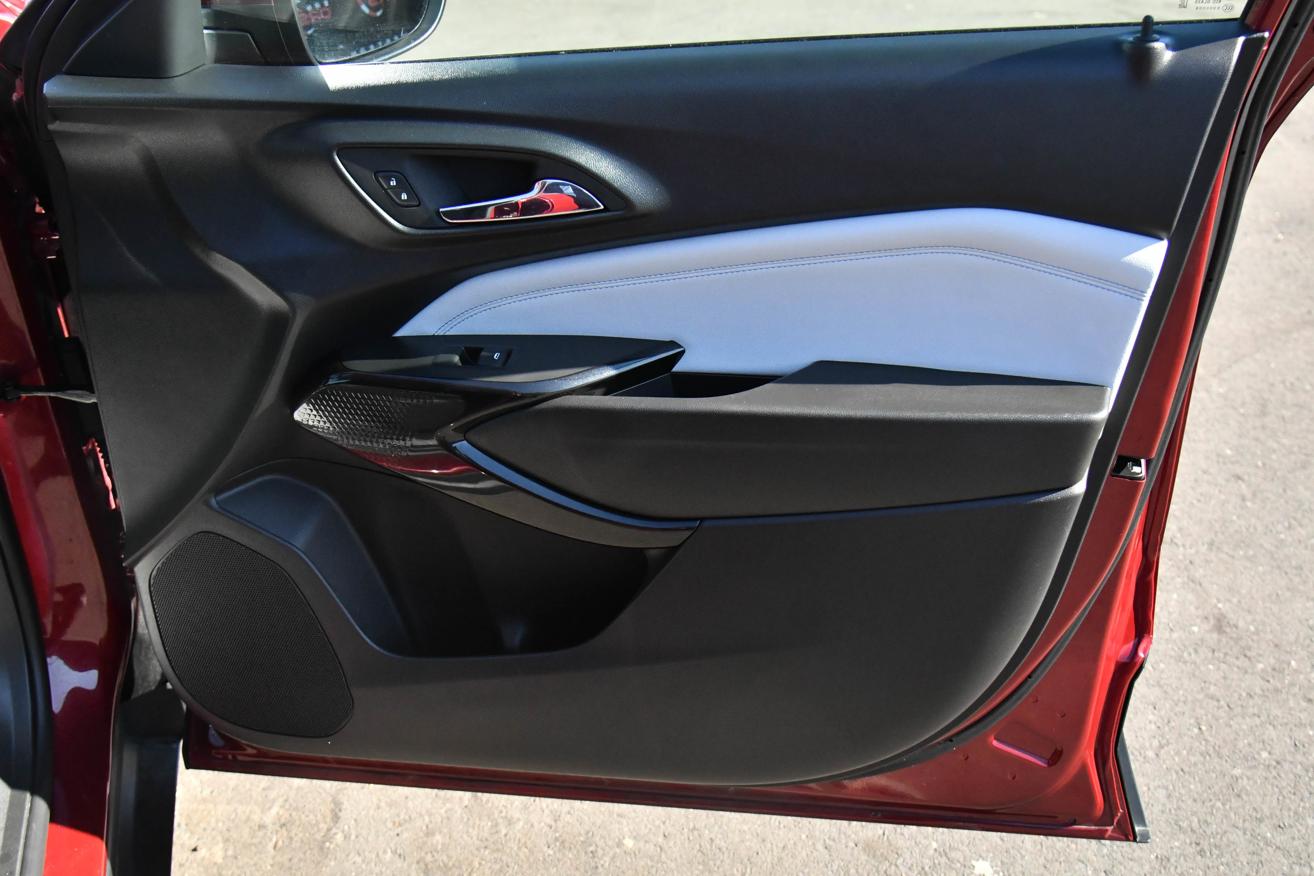 Used 2025 Chevrolet Trax LT w/ LT Convenience Package image 40