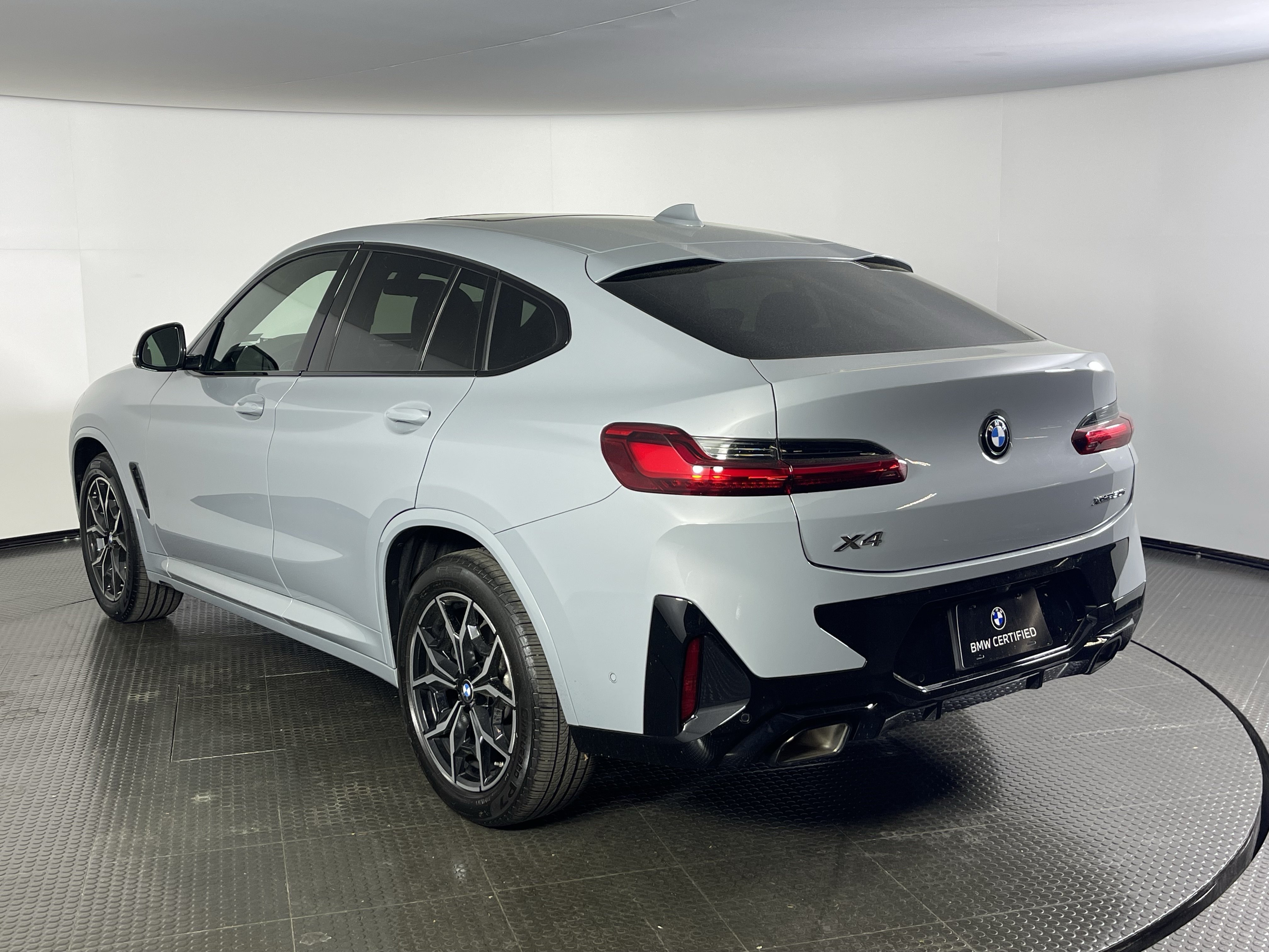 Certified 2025 BMW X4 xDrive30i w/ Premium Package AWD/4WD image 6