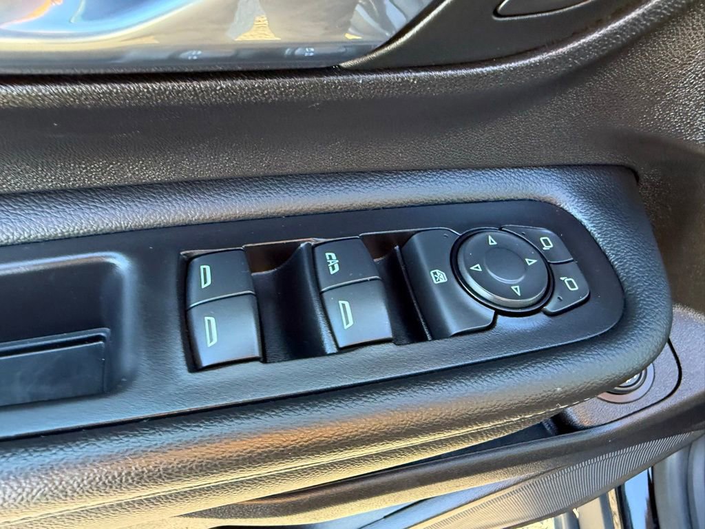 Used 2024 GMC Terrain SLT image 24