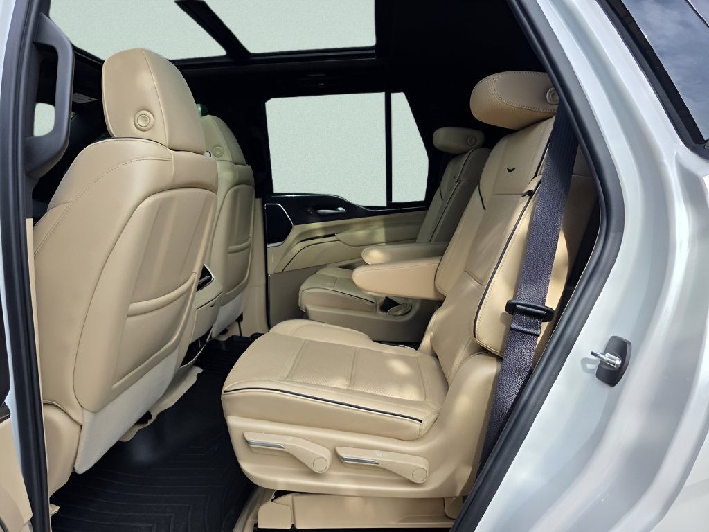 Used 2024 Cadillac Escalade Premium Luxury w/ Performance Package AWD/4WD image 20
