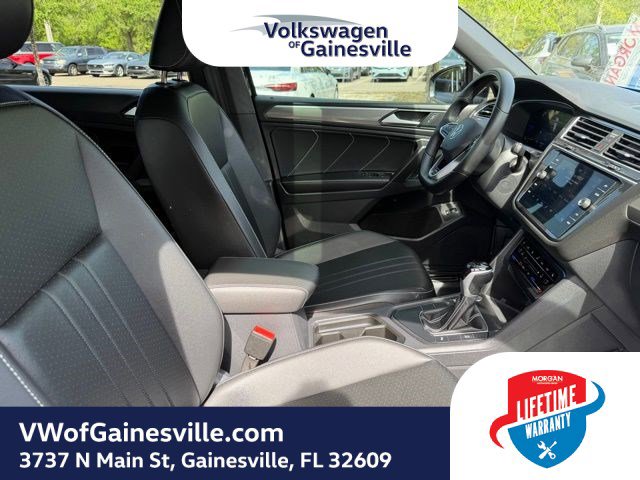 Certified 2024 Volkswagen Tiguan SE R-Line image 10